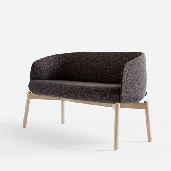 Halle_LowNestWoodSofa1 كنب مودرن غيمة: أفضل 5 مواصفات لأريكة الاسترخاء الفاخرة