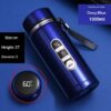 827efcf1-0317-4c8c-b8e1-a9781304a63d_trans-1.jpeg حافظة سوائل ذكية زجاجة حرارية LED باللون الأزرق الفاخر يظهر فيها حزام الحمل الجانبي المدمج وشاشة اللمس العلوية