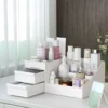 منظم مكياج ومستحضرات تجميل بلاستيكي مع أدراج